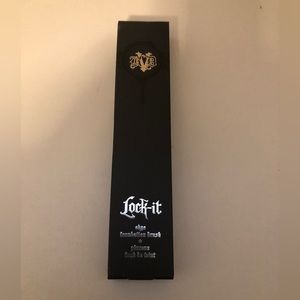 NIB KVD #10 Lock-It Foundation Brush